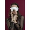 Маска на глаза с заклепками Feral Feelings - Blindfold Mask, натуральная кожа, белая