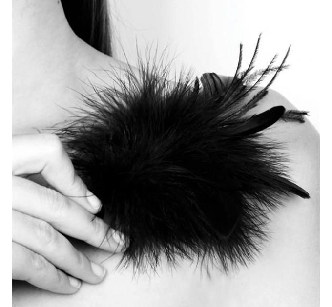 Метелочка Bijoux Indiscrets Pom Pom - feather tickler